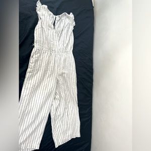 White/ blue stripe jumpsuit! Used in good condition size Large, old navy